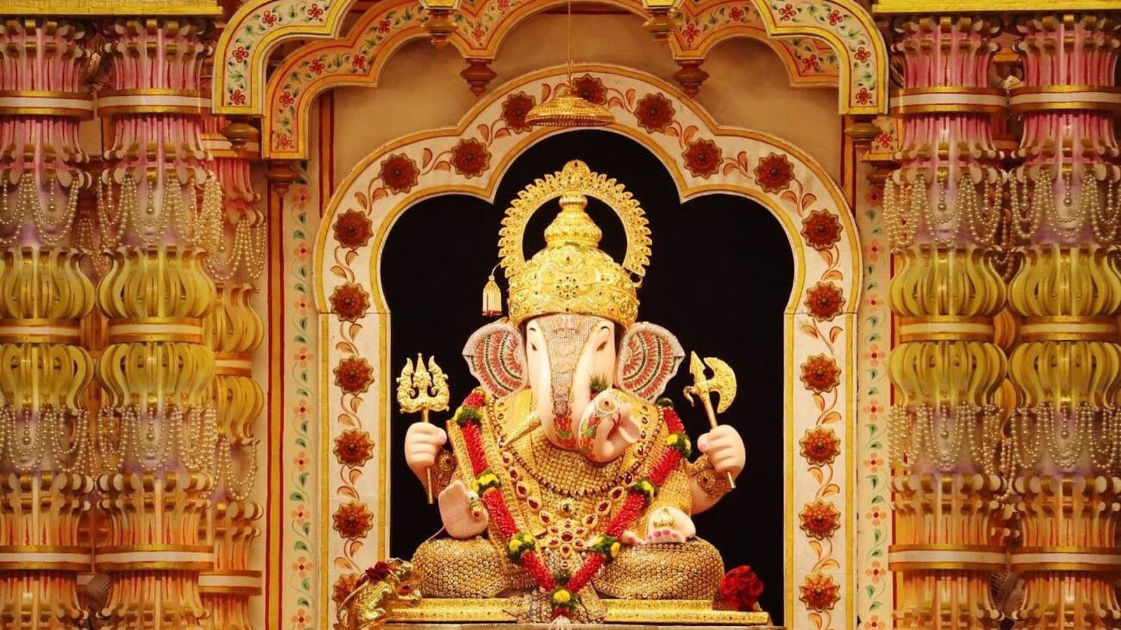 Dagdusheth Halwai Ganpati idol in Pune