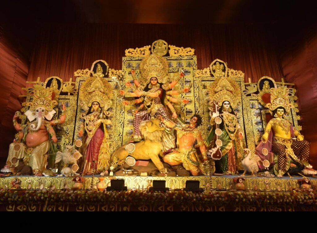 Ekdalia Evergreen Durga Puja pandal in Kolkata